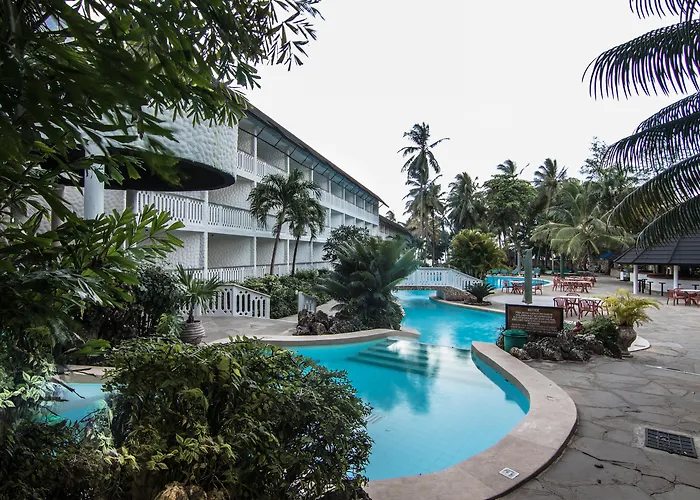 Travellers Beach Hotel & Spa